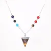 Special Seven Chakra Symbole Collier Collier de Yoga Reiki Energy Triangle Naturel Pendentif Gemstone Naturel sur le collier de la chaîne de perles Semi Gem Chakra de 8mm