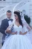 Vintage Broderi Lace Bröllopsklänningar Dubai Princess Bridal Gowns Crystal Beading Sweetheart Neck Long Wedding Gowns Court Train