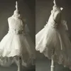 Belles robes de communion courtes devant longues derrière pour les filles, robe de fille à fleurs haute et basse pour les mariages, col licou, appliques en dentelle faites à la main