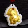 Collana e pendente con pendente e talismano zodiaco cinese (cartone animato) in giada intarsiata in oro