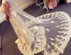 놀라운 레이스 Applique 비즈 웨딩 드레스 2017 Tulle Long Cape Bridal Gowns 아이보리 플로어 길이 웨딩 드레스 맞춤 제작