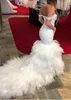 Abiti da ballo Bellissimi tulle arricciati Organza con scollo a spalle scoperte Abiti da cerimonia a sirena con decorazioni Abiti da ballo con gonna a volant