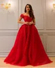 Röd lyxig spets 2019 Arabiska kvällsklänningar Sweetheart Beaded Ball Gown Tulle Prom Klänningar Vintage Formella Party Gowns