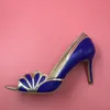 Zapatos de boda de color azul real 2016 Vintage nupcial Isabella tacón festoneado gatito PU Peep Toe sandalias hechas a medida bombas zapatos de fiesta elegantes y atractivos