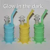 Nueva llegada Mini Luminous Rigs bong hookah Resplandor de silicona en tubería de agua oscura con vástago de vidrio y recipiente de vidrio DHL