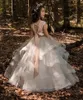 Gelaagde rok bloemenmeisje jurk kralen kant holle rug jurk voor bruiloft op maat gemaakte vloer lengte boog mooie baby dresses233y