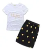 Vestiti per madre e figlia Abiti estivi Abiti per neonate Completi per bambini Abiti lettera T-shirt bianca Tops gonna a pois Set per bambini w7714749