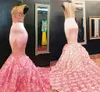 Roze Mermaid Prom Jurken Juweel Hals Mouwloze Illusion Applicaties Rose Flowers Satin Plus Size Avondjurken Feestjurken