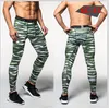 Pantaloni a compressione da uomo gratuiti di spedizione Collant Pantaloni da bodybuilding casual da uomo Leggings skinny verde militare mimetico di marca