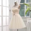 Luz Champagne Nova Chegada Vestidos de Casamento Curto Vestidos de Dama de Honra Na Altura Do Joelho Tulle Vestido de Noiva Lace-up Com Arco Frete Grátis Personalizado