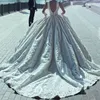 Luxo Dubai Pérolas De Casamento Vestido Com 3D Floral Applique Querida Abrir Sem Encosto Vestidos de Casamento 2017 Lindo A Linha de Casamento Vestido De Noiva