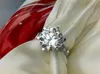 Novo 925 Prata 18K White Gold 4CT NSCD diamante sintético Mulheres clássico anel de casamento Jóias Engagement Royal Court Estilo
