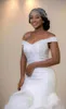Elegant 2017 av axel sjöjungfru bröllopsklänningar ruffle ärmlös pärlor arabisk brudklänning sweep tåg verklig bild spets upp bröllopsklänning 2017