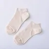 Venta de calcetines de algodón de color sólido verticales de colores caramelo para mujer, calcetín de doble aguja fresco y dulce para mujer LW005