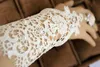 Nouveau Design dentelle perle blanc noir gants de mariage gants de mariée arc sans doigts longueur de poignet gant accessoires de mariage 1486704