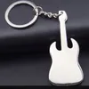 Musikinstrument nyckelring emaljgitarr nyckelringhållare väska hänger charms mode smycken tillbehör droppfartyg 240238