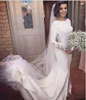 Blygsam enkel 2018 satin långärmad sjöjungfru bröllopsklänningar Bateau front split kapell tåg brudklänningar skräddarsydda Kina EN101312