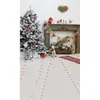 داخلي منزل عيد الميلاد مدفأة خلفية بيضاء الجدار زينت الثلوج الصنوبر شجرة خمر السجاد المطبوعة الاطفال الأطفال صورة التقطت الخلفية