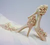 eleganti scarpe da sposa con tacco alto con fiore champagne da sposa Scarpe da sposa con tacco alto con fiore a punta vuota laterale foto reali