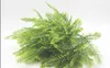 Künstliche Blumensimulationspflanze aus Kunststoff, grüne Pflanzung, Blumenarrangement, dekoriert mit Gras-Perserfarn