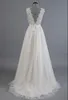 Gorgeous A Line Beach Bröllopsklänningar Billiga Högkvalitativa V Neck Western Wedding Dress Lace Top Handmad Blommor Sash Tulle Skirt Bridal Gown