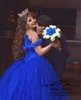 Abiti da sposa blu royal di Cenerentola Abiti da sposa Fiori 3D con spalle scoperte Cristalli arabi musulmani Gonna in tulle 2020 Abiti da sposa economici vittoriani