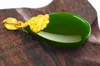 Ouro embutidos jade verde gotas de água peônia (flores desabrochando) charme pingente de colar