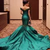 Superbes robes de soirée en vert émeraude appliquée 2019 Robes de soirée sirène arabe Dubaï Femmes Robe de célébrité Train de balade au large de Sh4197624