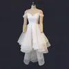 Abito da sposa alto basso in organza arruffato Beach Nuovi abiti da sposa con spalle scoperte Corto davanti lungo dietro