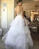 Chic backless bröllopsklänning Sexiga applikationer Tiered Ruffle V Neck Country Bridal Gown Custom Made Plus Size6792201