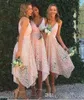 Asymmetrische Hoge Lage Boho Roze Prom Party Jurken Donkere Navy V-hals Korte Bruidsmeisjes Jurken Boheemse Kant Bruiloft Gastjurken Partyjurken