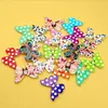 Drewniane przyciski 28mm Dot Butterfly 2 Otwory do ręcznie robione pudełko Scrapbook Craft Party Dekoracji DIY Favor Cying Akcesoria