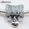 Dorapang autentisk 925 sterling silver pärla charm tecknad kärlek hjärta med kristall lösa pärlor passar kvinnor armband bangle diy smycken gåva