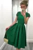 Robe d'invité de mariage vert émeraude, ligne A, col bijou, illusion, dos nu, longueur aux genoux, robes de demoiselle d'honneur avec manches courtes, sur mesure