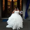 Custom Made Plus Size Abito da sposa Appliques di pizzo Top Sweetheart Senza maniche Gonfie a strati Gonne Abiti da sposa Corsetto Lace-up Back