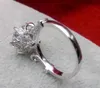 Nowy 925 srebrny srebrny 18k białe złoto Plaked 4CT NSCD Syntetyczne diament Women Wedding Pierścień Klasyczny biżuteria