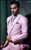 Hurtownia - Zamówienie przystojny Przycisk One Pink Groom Tuxedos Notch Lapel Best Man Groomsman Mężczyźni Garnitury Ślubne (Kurtka + Spodnie + Kamizelka + Krawat)