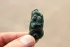 Jade nanyang naturel et noir sculpté à la main. Ruyi - pixiu. Collier pendentif amulette.