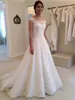 2018 Una línea Vestidos de novia Apliques de encaje baratos Ilusión Cap Mangas Barrido Tren País Botón Volver Vestidos formales Vestidos de novia personalizados