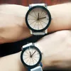 Оптовая продажа 800 шт./лот Mix 2Colors кварцевые досуг мужчины женщины любители моды выпуклый ремень часы детские часы цифровые часы WR012