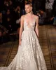 Berta spaghetti plage robes de mariée 2020 dentelle Appliqued Décoletté plongeant Backless balayage train de mariage Robes de mariée