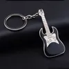 Musikinstrument nyckelring emaljgitarr nyckelringhållare väska hänger charms mode smycken tillbehör droppfartyg 240238