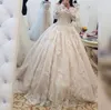 2019 Splendido abito da sposa con abito da ballo in pizzo con applicazioni di spalle scoperte maniche lunghe abiti da sposa su misura Sweep Train