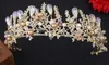 Gold Princess Headwear Chic Bridal Tiaras Akcesoria Oszałamiające Kryształy Perły Ślubne Tiarasy i korony 15 * 5,5 cm H88