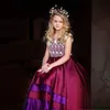 Haute Qualité Satin Tiered Girls Pageant Robes 2017 v Cou Petites Fleurs Appliques Haut Bas Bourgogne Violet Fleur Fille Robes Pour Le Mariage