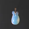 素敵な幸せなイチゴのスマートクォーツピンクのローズクォーツナチュラル宝石バニーウサギ彫刻ペンダントチャームの男性女性ジュエリーメンズ10ピース