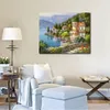 Dipinti Dipinti a mano di arte decorativa Pittura Sung Kim Lakeside Villa Moderno paesaggio mediterraneo Bellissima architettura costiera Tela