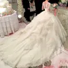 Hot Sale Dubai Crystal Flowers Ball Gown Bröllopsklänningar 2017 Långärmad Muslimska Lace Appliques Bröllopsklänningar Bridal Dress QC199