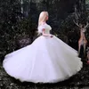 2017 Cinderella Pure White Quinceanera Klänningar Sexig Off Shoulder Vestido de Novia A Line Organza Draped Plus Size Modest Garden Bridal Gowns