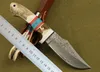 Klassieke Damascus Survival Rechte Mes Antler Handvat Outdoor Camping Wandelen Hunting Vissen Vaste Blad Messen met leren schede